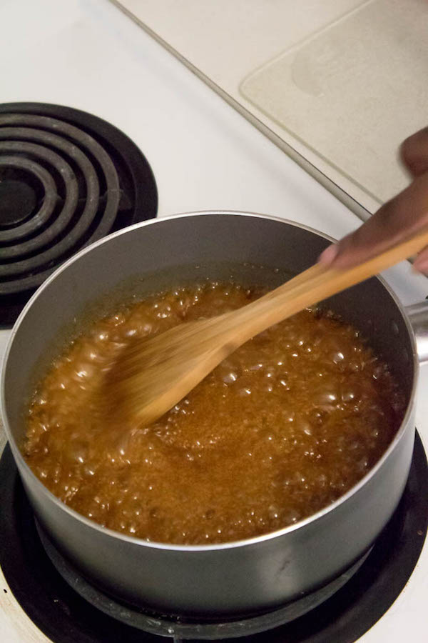 Homemade Caramel Sauce Step-by-Step Tutorial on queensleeappetit.com