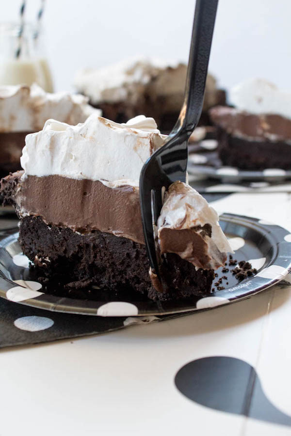 This Mississippi Mud Pie is made with a delicious Oreo crust, fudgy brownie base, a thick and decadent chocolate pudding filling and topped with a fluffy and yummy meringue! This pie is definitely one of my favourite desserts of all time!