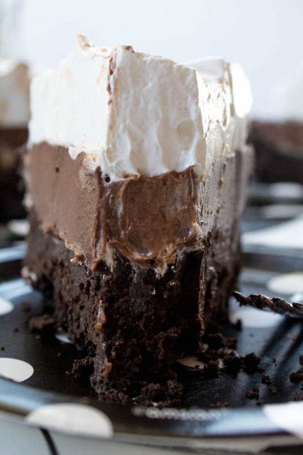 This Mississippi Mud Pie is made with a delicious Oreo crust, fudgy brownie base, a thick and decadent chocolate pudding filling and topped with a fluffy and yummy meringue! This pie is definitely one of my favourite desserts of all time!