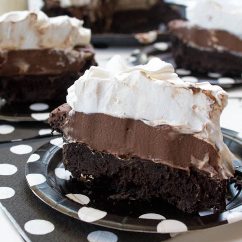 This Mississippi Mud Pie is made with a delicious Oreo crust, fudgy brownie base, a thick and decadent chocolate pudding filling and topped with a fluffy and yummy meringue! This pie is definitely one of my favourite desserts of all time!