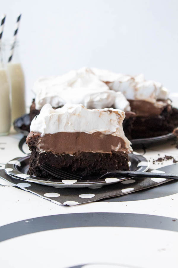 This Mississippi Mud Pie is made with a delicious Oreo crust, fudgy brownie base, a thick and decadent chocolate pudding filling and topped with a fluffy and yummy meringue! This pie is definitely one of my favourite desserts of all time!