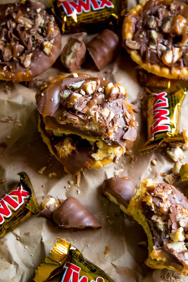 These Mini Twix Tarts taste just like a Twix bar! Mini pre-baked tart shells filled with homemade caramel sauce and topped with milk chocolate and chopped Twix bars. If you love Twix candy bars then this is the perfect treat for you!