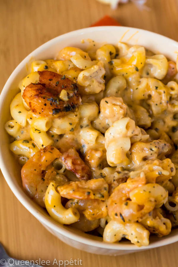 Creamy Cajun Shrimp and Crab Mac and Cheese