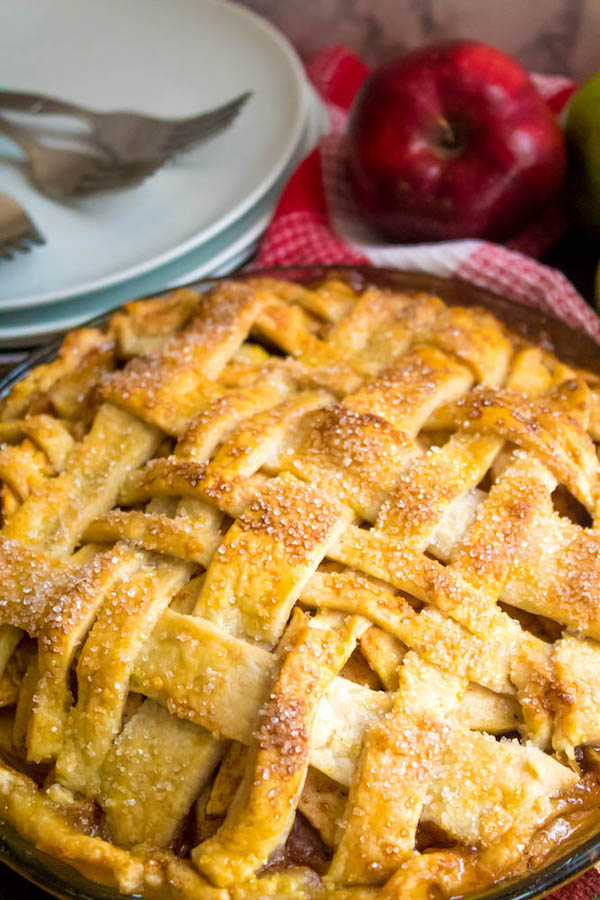 Homemade Apple Pie – Fresh apples, tossed with sugar and spices, and baked into a buttery flaky crust!