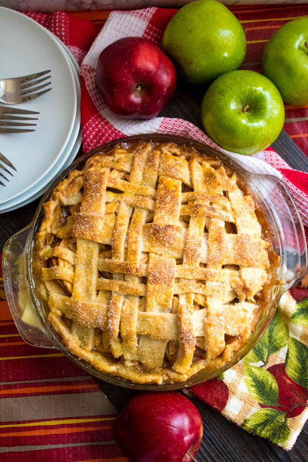 Homemade Apple Pie – Fresh apples, tossed with sugar and spices, and baked into a buttery flaky crust!