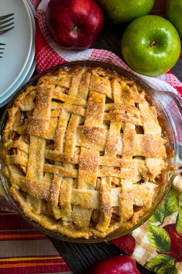 Homemade Apple Pie – Fresh apples, tossed with sugar and spices, and baked into a buttery flaky crust!