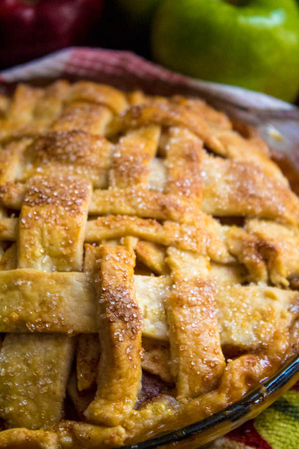 Homemade Apple Pie – Fresh apples, tossed with sugar and spices, and baked into a buttery flaky crust!