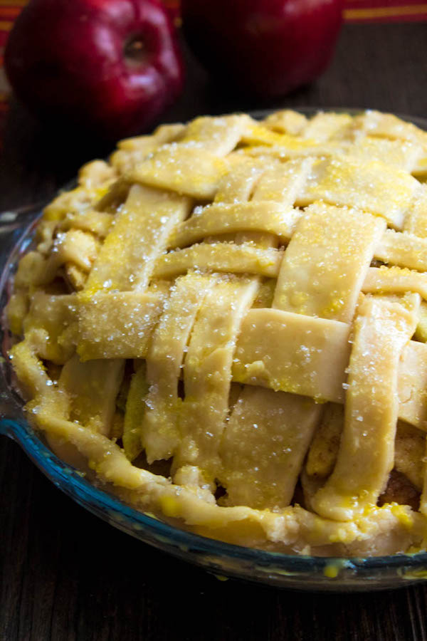 Homemade Apple Pie – Fresh apples, tossed with sugar and spices, and baked into a buttery flaky crust!