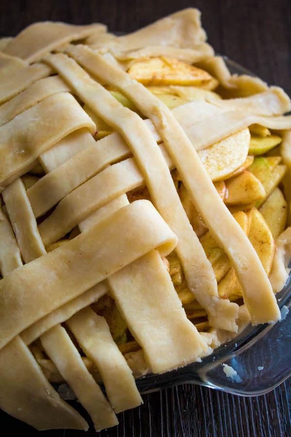 Homemade Apple Pie – Fresh apples, tossed with sugar and spices, and baked into a buttery flaky crust!