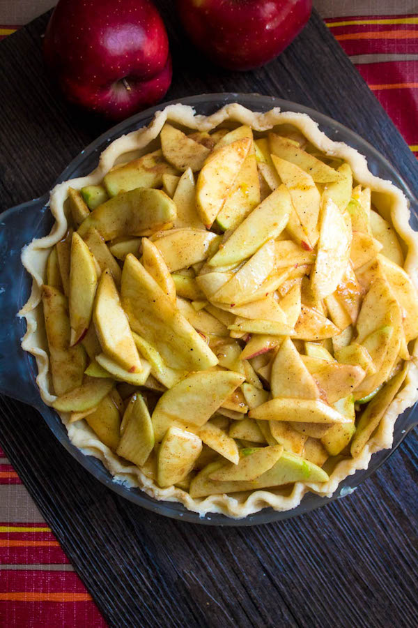 Homemade Apple Pie – Fresh apples, tossed with sugar and spices, and baked into a buttery flaky crust!