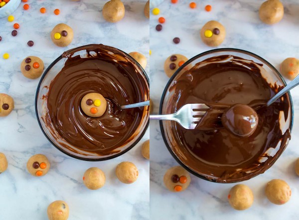 Reese's Pieces Peanut Butter Truffles— smooth and creamy peanut butter balls, loaded with mini Reese's Pieces, coated with dark chocolate and drizzled with melted peanut butter!