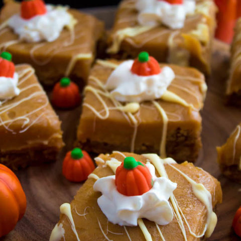 These White Chocolate Pumpkin Spice Fudge Blondies consist of a spiced blondie and white chocolate pumpkin spice fudge on top! These delicious pumpkin bars are the perfect treat for fall and Thanksgiving!