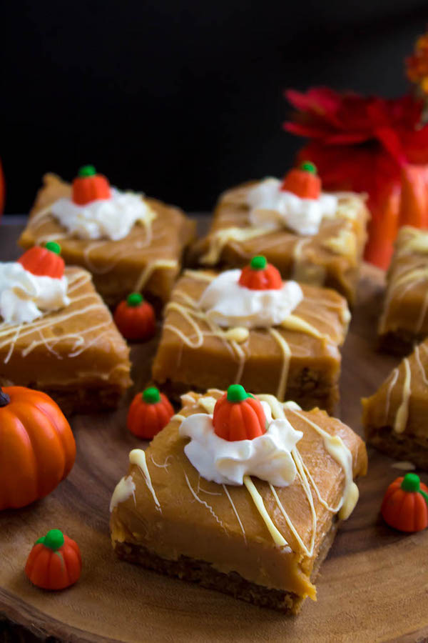 These White Chocolate Pumpkin Spice Fudge Blondies consist of a spiced blondie and white chocolate pumpkin spice fudge on top! These delicious pumpkin bars are the perfect treat for fall and Thanksgiving! 