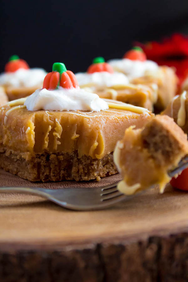 These White Chocolate Pumpkin Spice Fudge Blondies consist of a spiced blondie and white chocolate pumpkin spice fudge on top! These delicious pumpkin bars are the perfect treat for fall and Thanksgiving! 