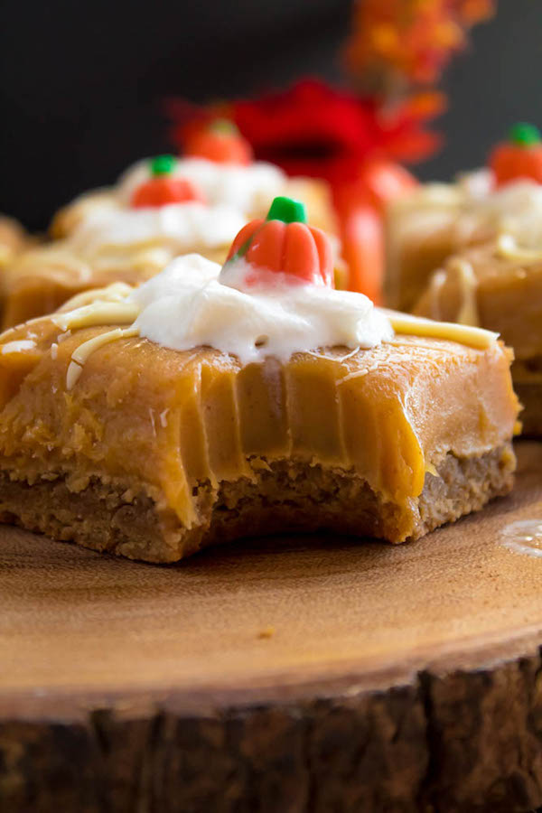 These White Chocolate Pumpkin Spice Fudge Blondies consist of a spiced blondie and white chocolate pumpkin spice fudge on top! These delicious pumpkin bars are the perfect treat for fall and Thanksgiving! 