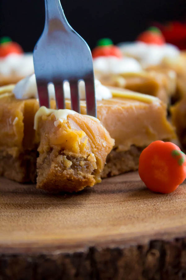 These White Chocolate Pumpkin Spice Fudge Blondies consist of a spiced blondie and white chocolate pumpkin spice fudge on top! These delicious pumpkin bars are the perfect treat for fall and Thanksgiving! 