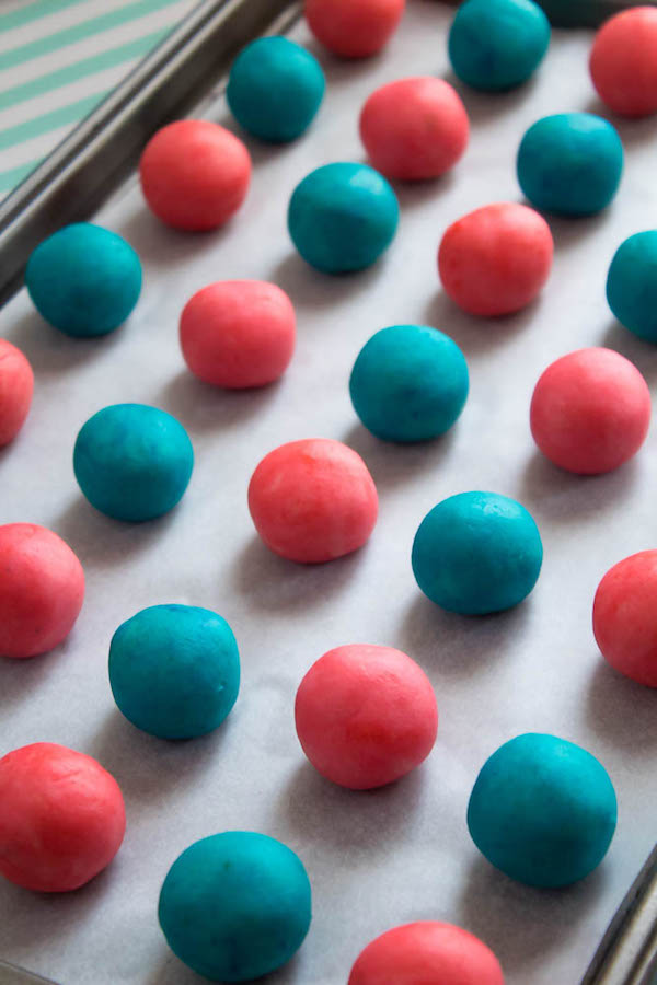 How to Make Gender Reveal Cake Pops For a Baby Shower - Restless