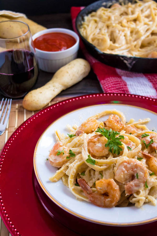 This Cajun Shrimp Fettuccine Alfredo is creamy and full of spicy Cajun flavour. Serve with a side of breadsticks for an easy and delicious pasta dinner!