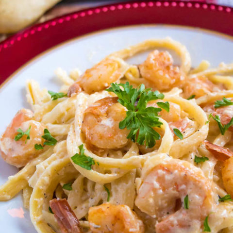 This Cajun Shrimp Fettuccine Alfredo is creamy and full of spicy Cajun flavour. Serve with a side of breadsticks for an easy and delicious pasta dinner!