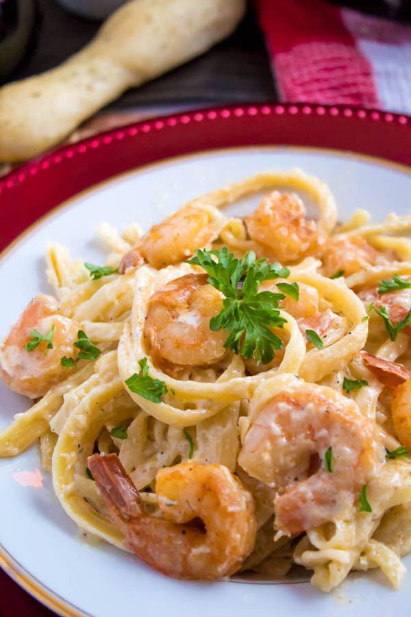 This Cajun Shrimp Fettuccine Alfredo is creamy and full of spicy Cajun flavour. Serve with a side of breadsticks for an easy and delicious pasta dinner!