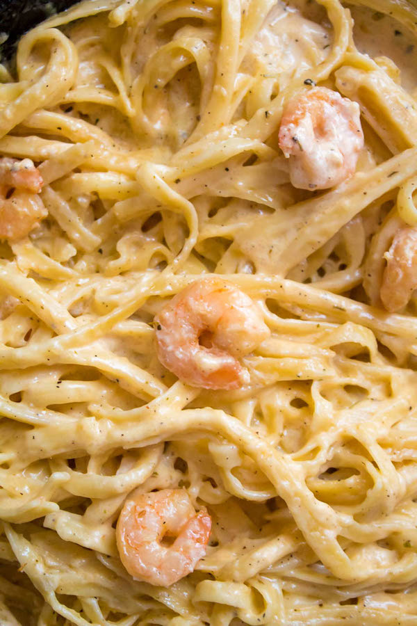 This Cajun Shrimp Fettuccine Alfredo is creamy and full of spicy Cajun flavour. Serve with a side of breadsticks for an easy and delicious pasta dinner!