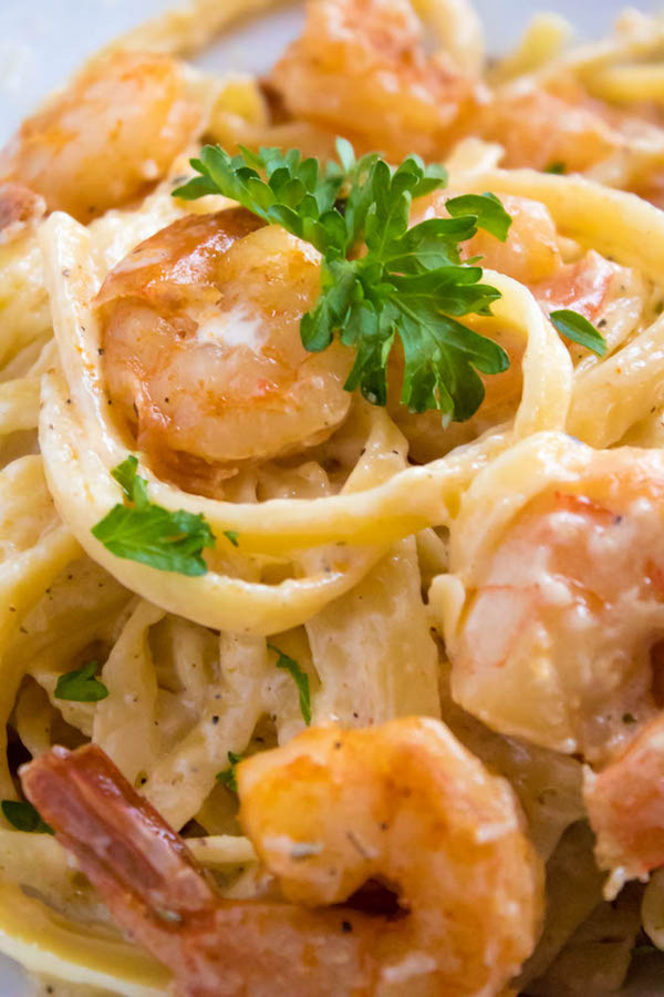 This Cajun Shrimp Fettuccine Alfredo is creamy and full of spicy Cajun flavour. Serve with a side of breadsticks for an easy and delicious pasta dinner!