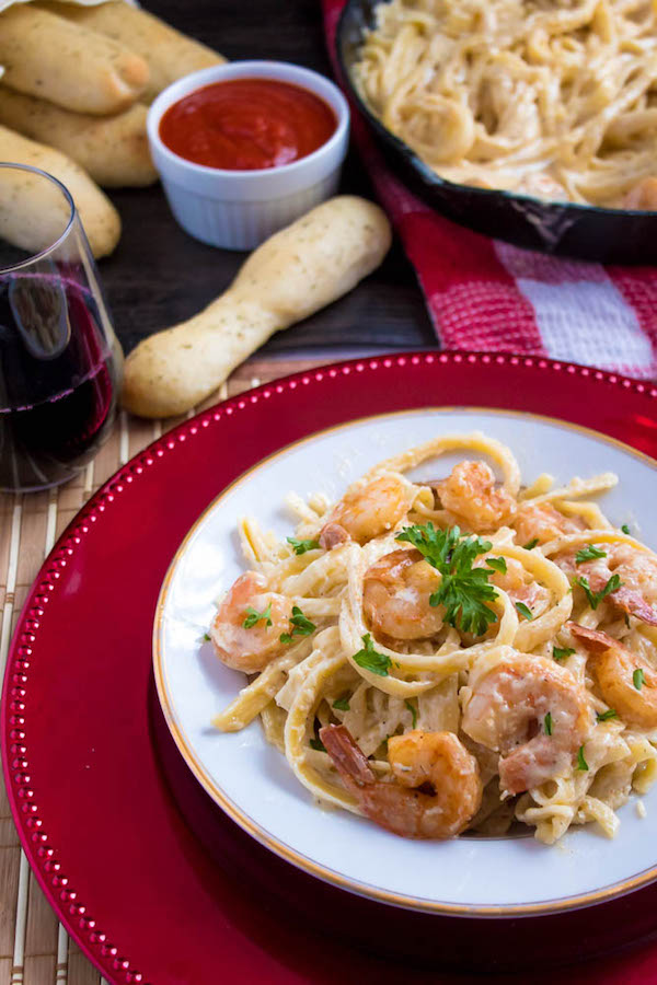 This Cajun Shrimp Fettuccine Alfredo is creamy and full of spicy Cajun flavour. Serve with a side of breadsticks for an easy and delicious pasta dinner!