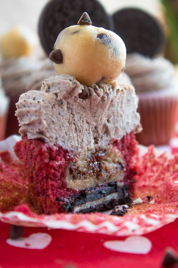 Oreo Cookie Dough Stuffed Red Velvet Cupcakes Recipe Oreo Cookie Dough Stuffed Red Velvet Cupcakes Recipe
