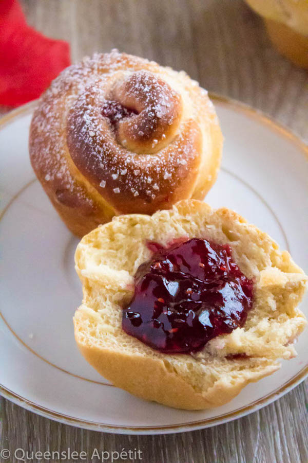 Wake up and smell the rose buns! Soft and fluffy rose-shaped buns filled with sweet raspberry jam. These Raspberry Rose Buns are an easy and gorgeous gift for Mothers Day! 