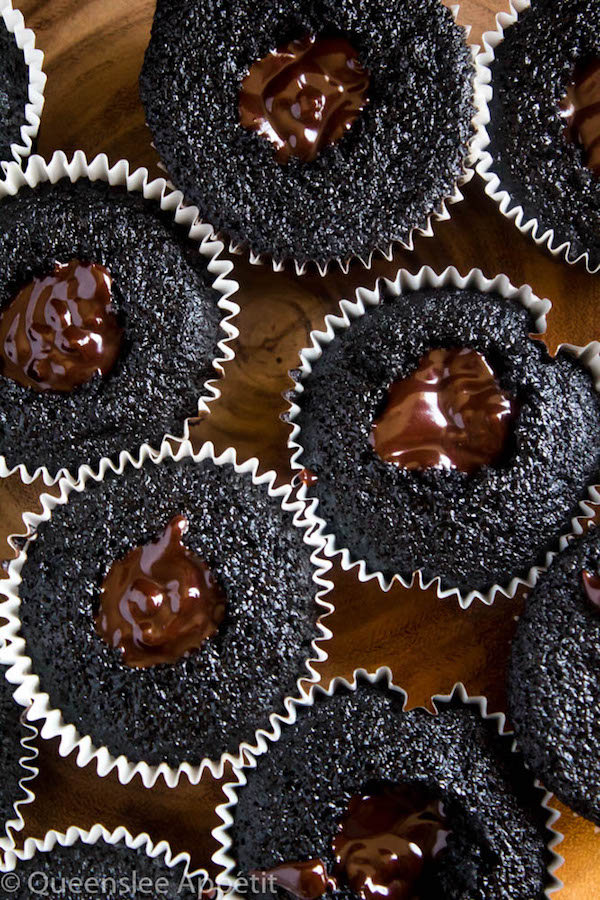 These Beer and Pretzel Cupcakes are made with a salty crunchy pretzel crust, a beer flavoured chocolate cupcake filled with a beer ganache and topped with beer buttercream! These beer flavoured cupcakes would make a great gift for Father’s Day. 