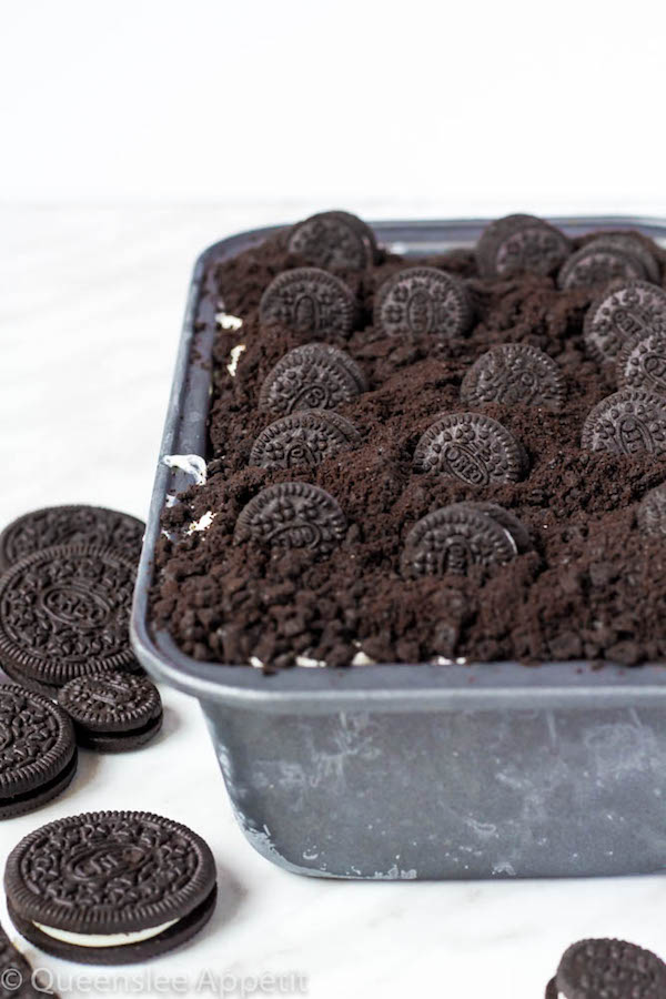 Creamy and silky ice cream flavoured with Oreo cream filling and loaded with Oreos inside and on top of the ice cream! No ice cream machine is needed to make the best No-Churn Oreo Ice Cream ever! 