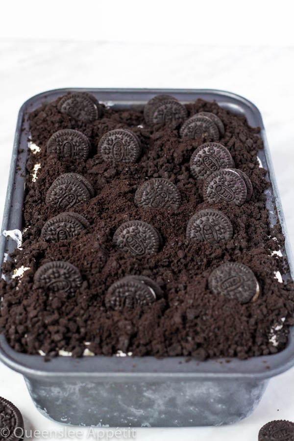Creamy and silky ice cream flavoured with Oreo cream filling and loaded with Oreos inside and on top of the ice cream! No ice cream machine is needed to make the best No-Churn Oreo Ice Cream ever! 