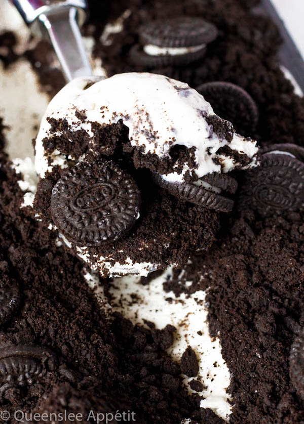 Creamy and silky ice cream flavoured with Oreo cream filling and loaded with Oreos inside and on top of the ice cream! No ice cream machine is needed to make the best No-Churn Oreo Ice Cream ever! 