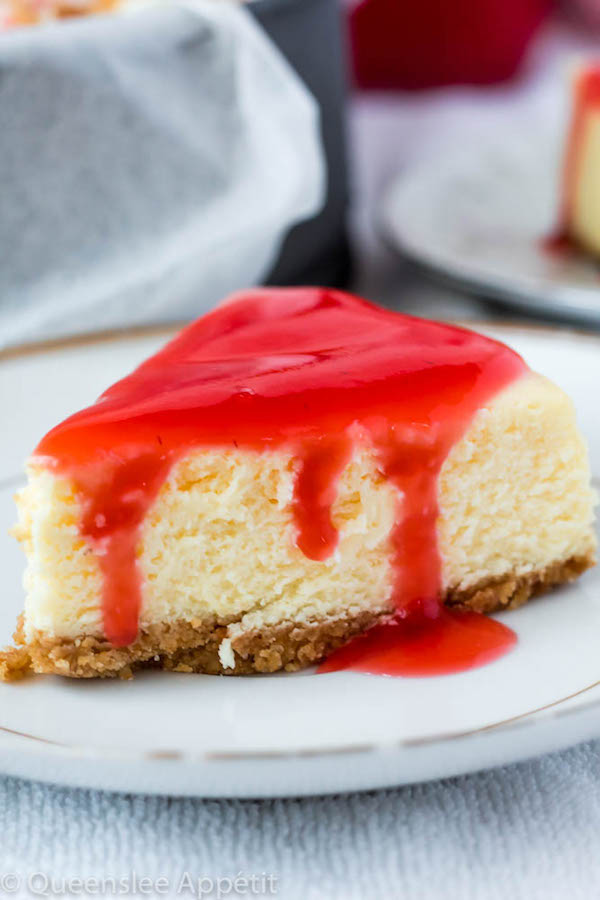 This No-Churn Strawberry Cheesecake Ice Cream consists of a cheesecake flavoured ice cream base that’s loaded with cheesecake and graham cracker pieces and a swirl of sweet homemade strawberry sauce. This simple and delicious dessert just screams summer!