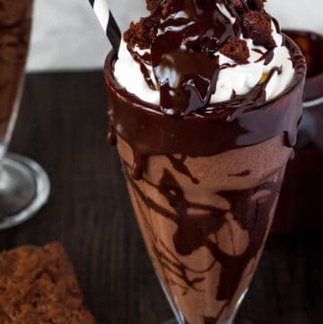 This Brownie Milkshake is a super decadent treat every chocolate lover should taste at least once! Loaded with brownie chunks and decorated with ganache, this milkshake is packed with delicious chocolate flavour.
