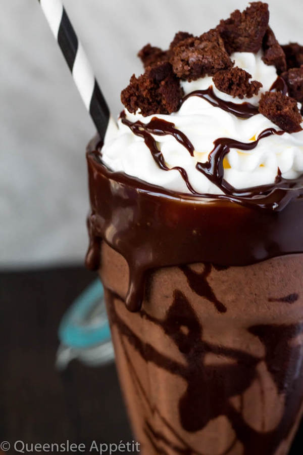 This Brownie Milkshake is a super decadent treat every chocolate lover should taste at least once! Loaded with brownie chunks and decorated with ganache, this milkshake is packed with delicious chocolate flavour. 