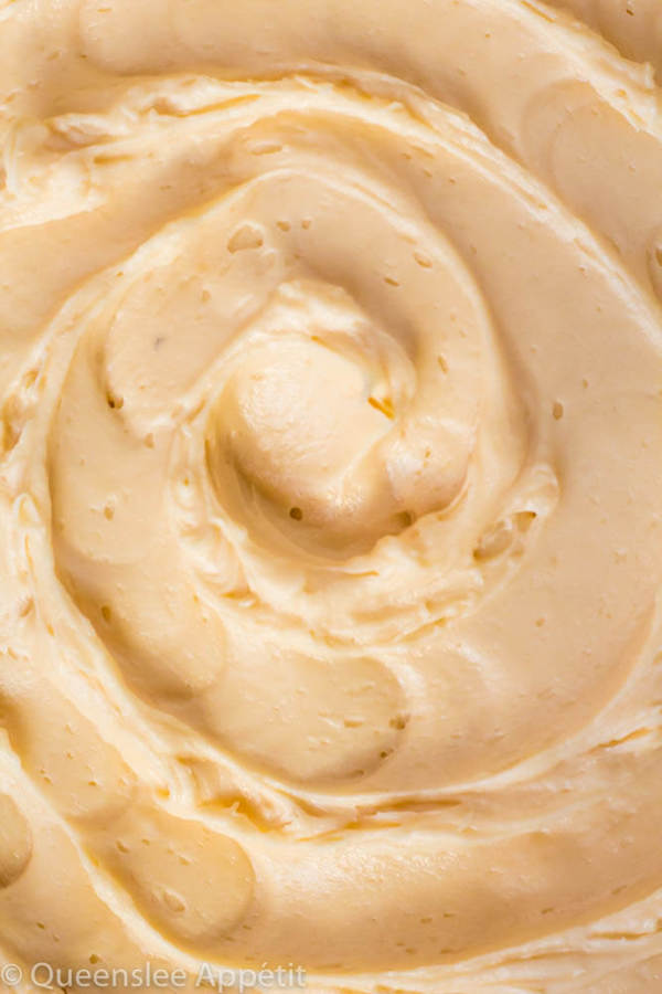 This Salted Caramel Cream Cheese Frosting is the best cream cheese frosting with sweet salted caramel flavour! This frosting is the perfect compliment for most flavours of cakes, cupcakes and many more desserts!