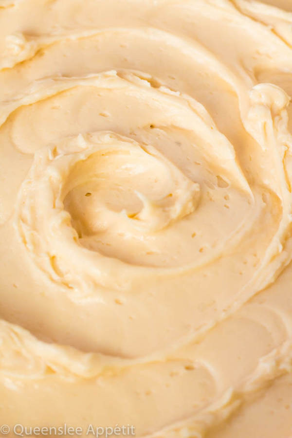 This Salted Caramel Cream Cheese Frosting is the best cream cheese frosting with sweet salted caramel flavour! This frosting is the perfect compliment for most flavours of cakes, cupcakes and many more desserts!