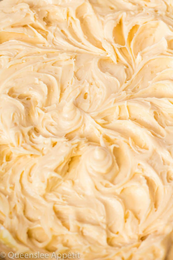 This Salted Caramel Cream Cheese Frosting is the best cream cheese frosting with sweet salted caramel flavour! This frosting is the perfect compliment for most flavours of cakes, cupcakes and many more desserts!