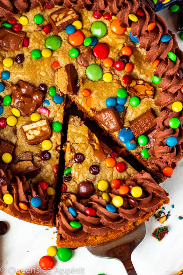 Leftover Halloween Candy Cookie Cake ~ Recipe | Queenslee Appétit