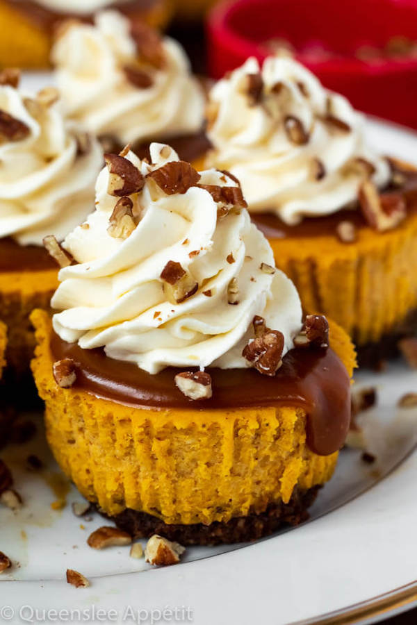 Mini Pumpkin Cheesecakes with Cream Cheese Whipped Cream ...