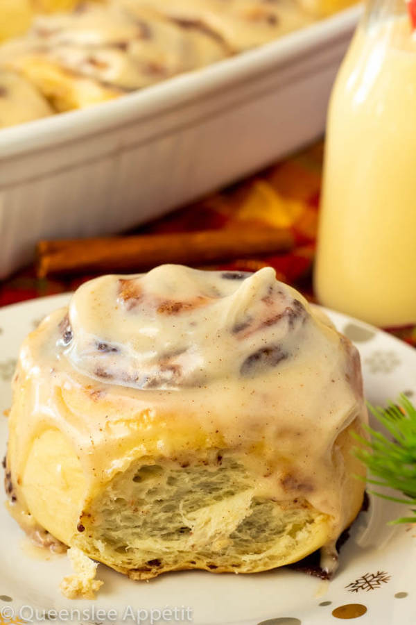 Eggnog Cinnamon Rolls