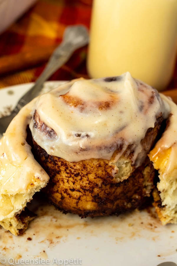 Eggnog Cinnamon Rolls