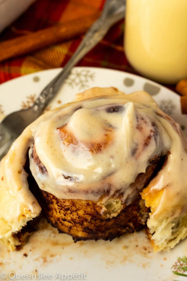 Eggnog Cinnamon Rolls