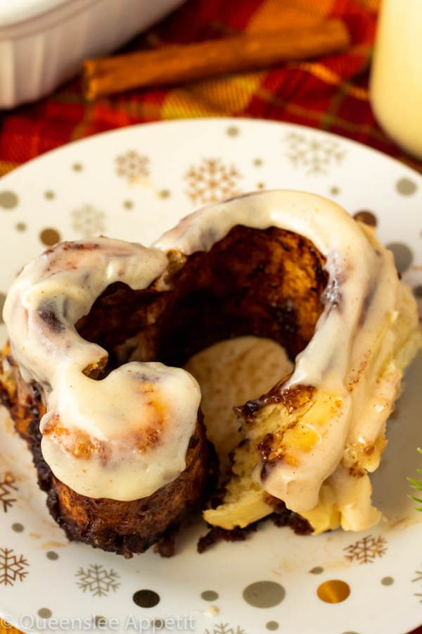 Eggnog Cinnamon Rolls