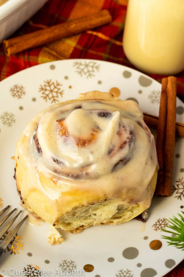 Eggnog Cinnamon Rolls