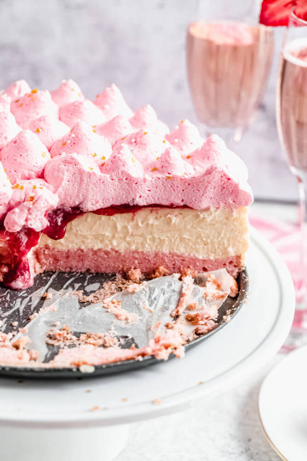 inside of whole strawberry and champagne cake cheesecake