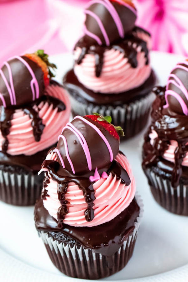 csokoládéval borított eper Cupcakes
