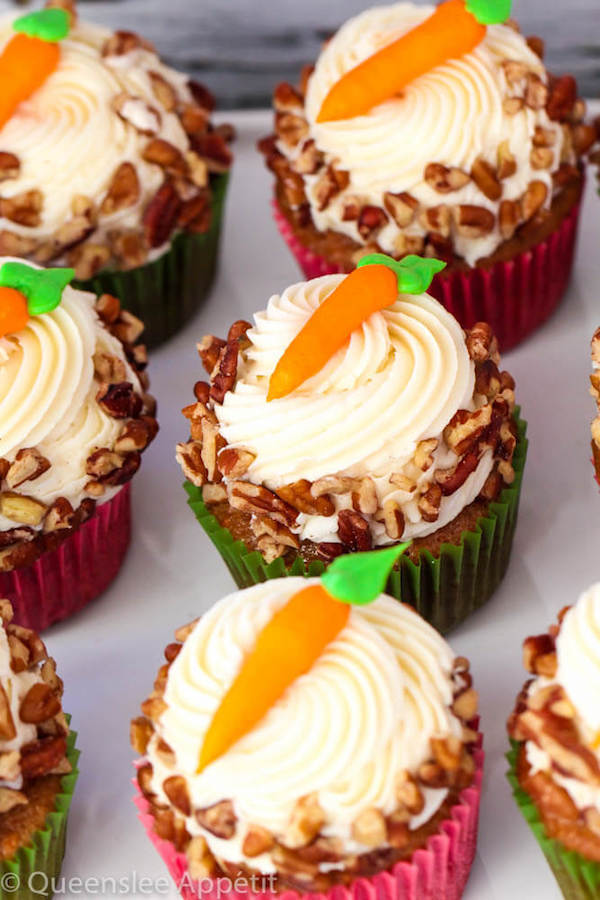 Carrot Cake Cupcakes with Cream Cheese Frosting | Queenslee Appétit