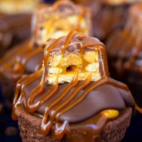Easy Snickers Brownie Bites